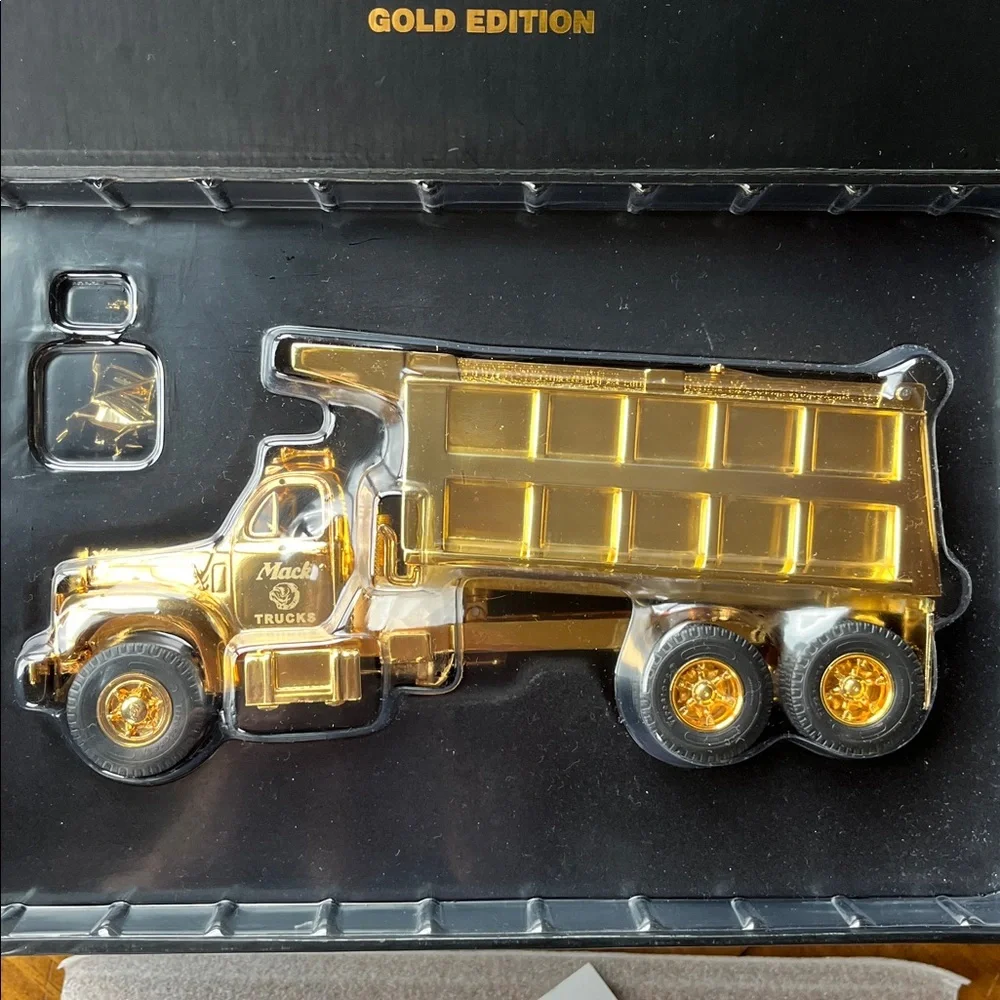 First Gear 1/34 Diecast 1960 Mack B-61 Dump Truck Gold Edition